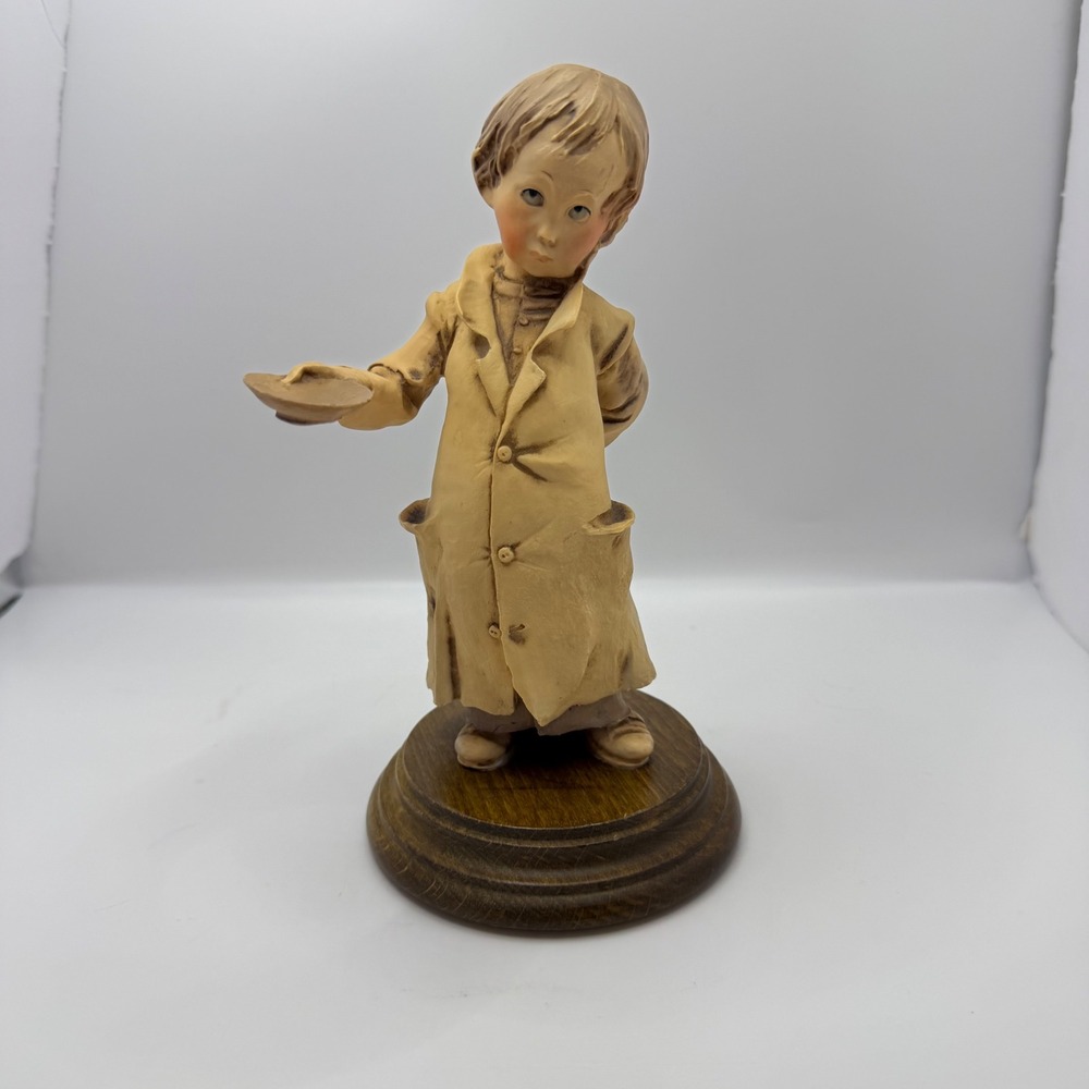 Giuseppe Armani "Begging Boy" Figurine 7" Tall Capodimonte Style Italy